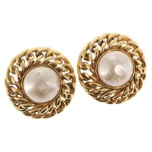 Chanel Pearl Earring